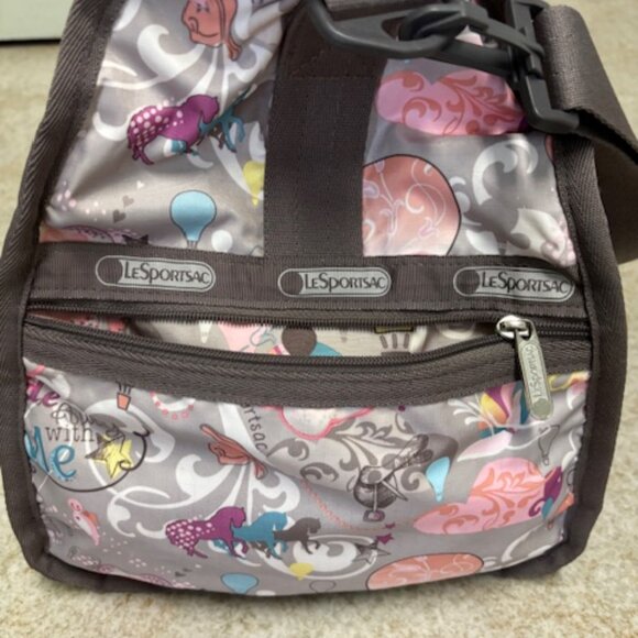 LeSportSac Weekender, Gym. Sports, Travel Bag " Like New " - Picture 2 of 9